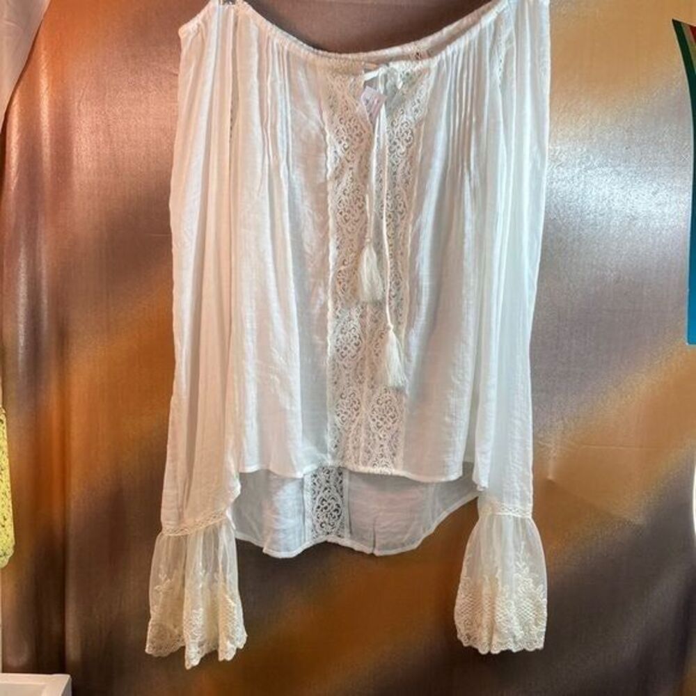 White lace off the shoulder boho blouse. Tassel front and sheer. Super cute. M
